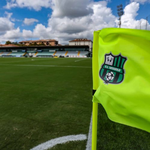 Campo da calcio in erba naturale curato da Paradello, specialista in grounds management