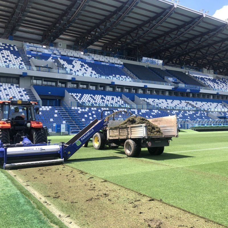 Attività di Grounds Management Paradello sul campo sportivo