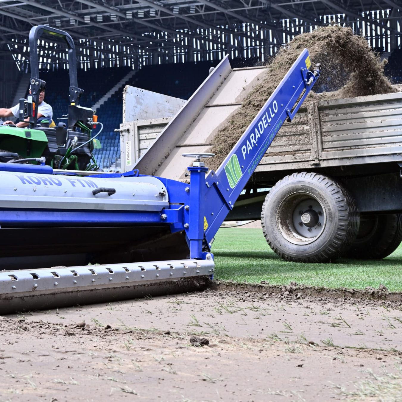 Lavori sul terreno di gioco del New Balance Arena di Bergamo a cura di Paradello