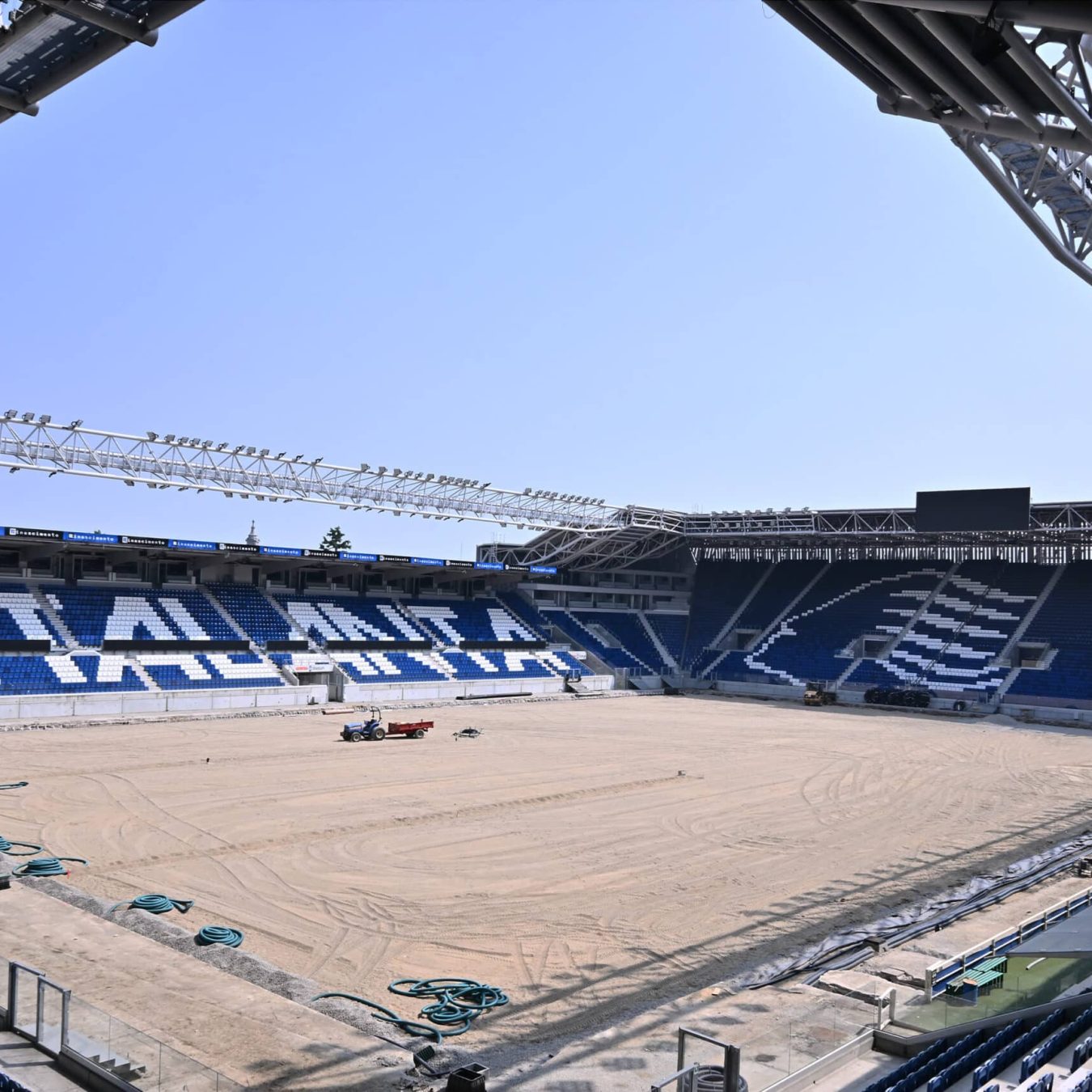 Cantiere del manto erboso al New Balance Arena di Bergamo, Paradello