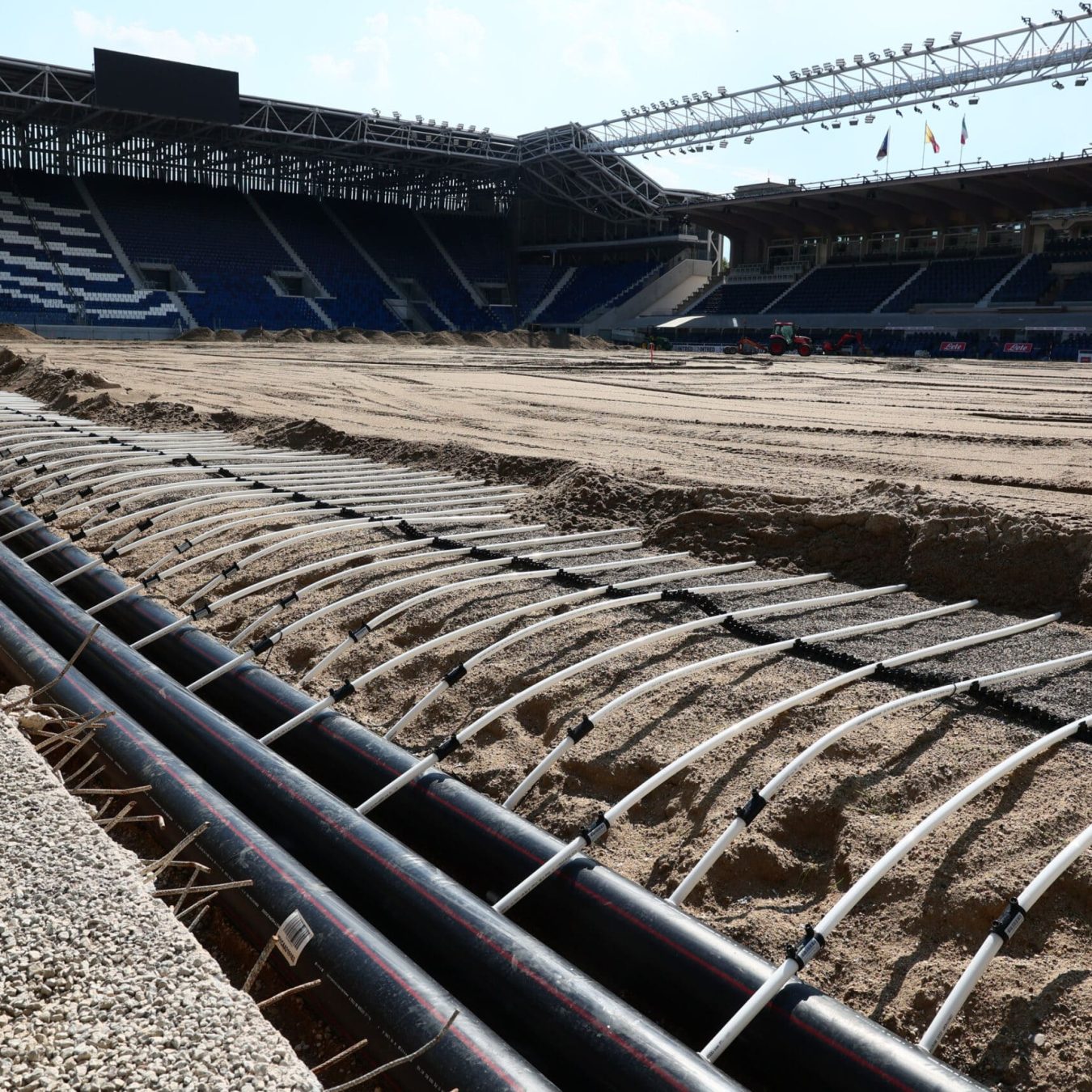 Fase di lavorazione del terreno di gioco New Balance Arena Bergamo, Paradello
